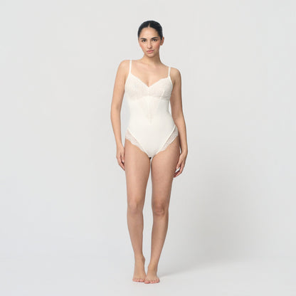 Shaping body with lace