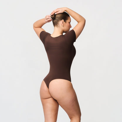 Shaping body with short sleeves