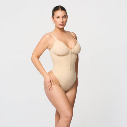 Shaping body with zipper and hooks