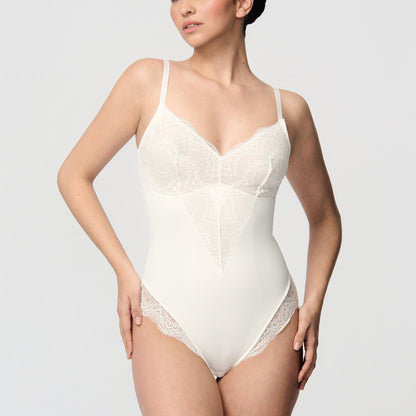 Shaping body with lace