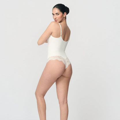 Shaping body with lace