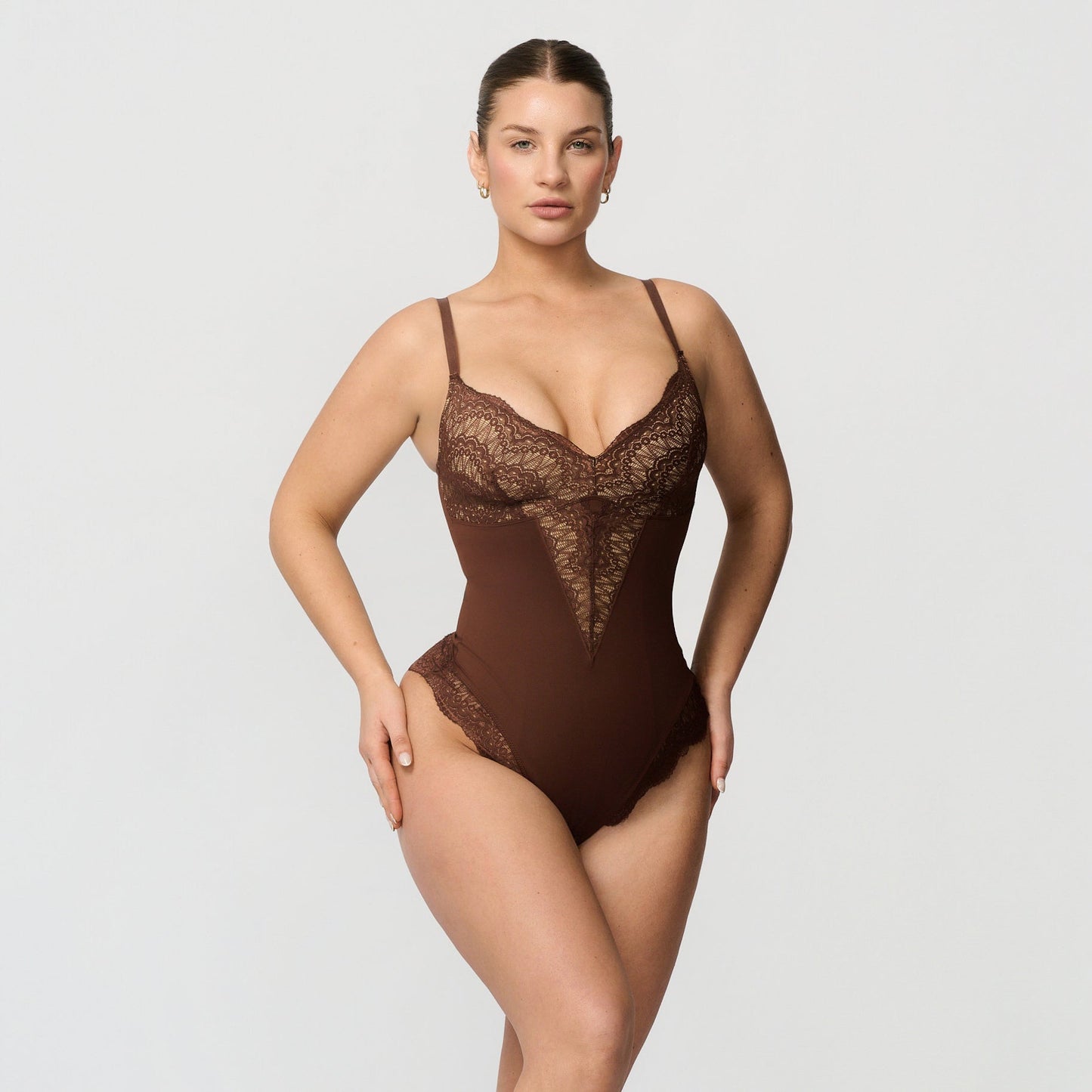 Shaping body with lace