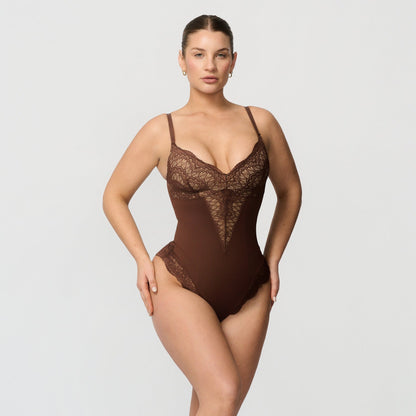 Shaping body with lace