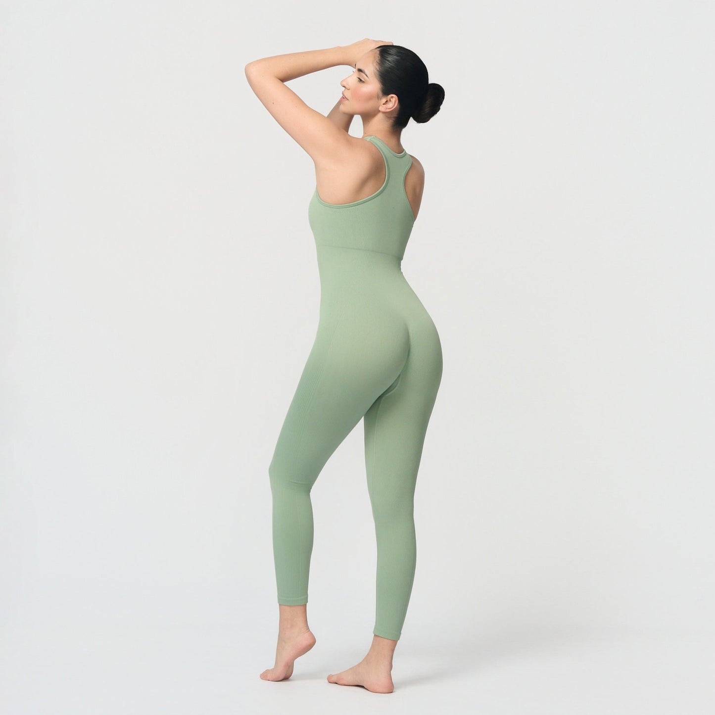 Shaping jumpsuit with zipper