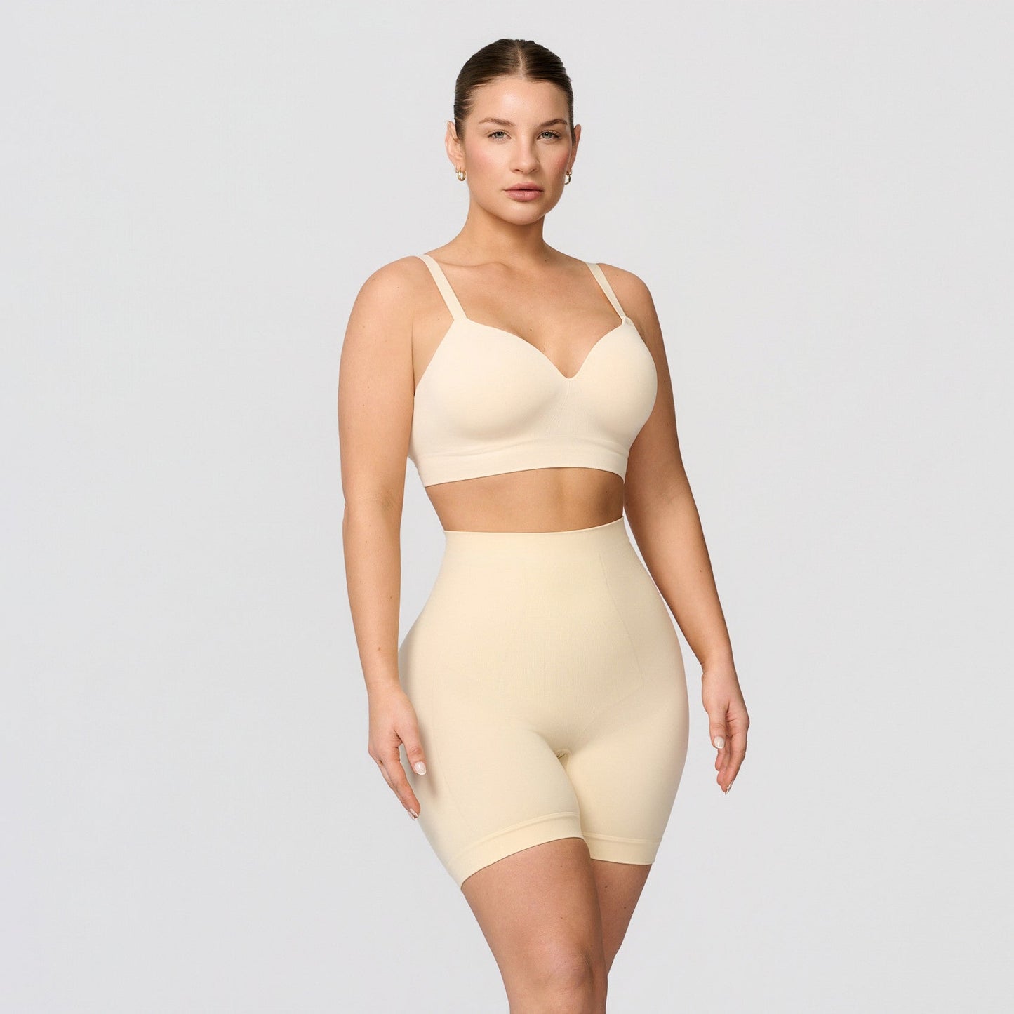 Shaping shorts with light support