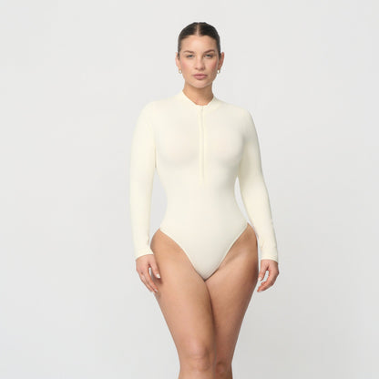 Seamless body with zipper and long sleeves
