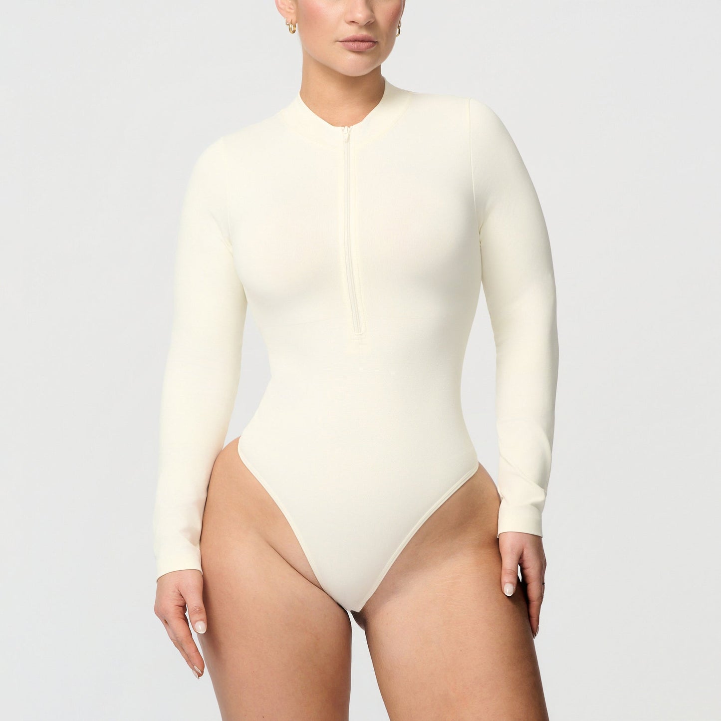 Seamless body with zipper and long sleeves