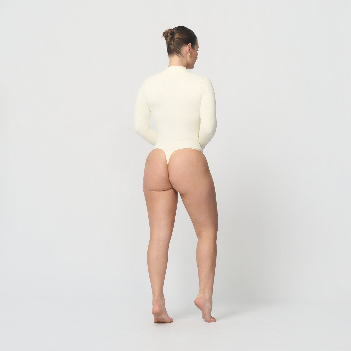 Seamless body with zipper and long sleeves