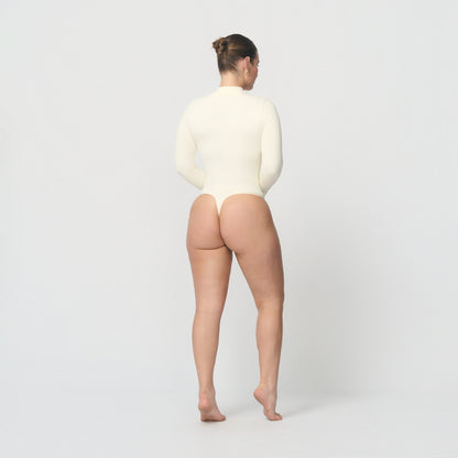 Seamless body with zipper and long sleeves