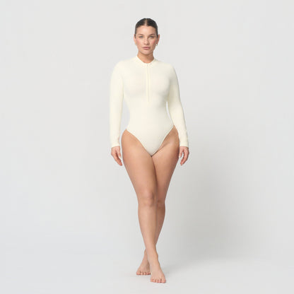 Seamless body with zipper and long sleeves