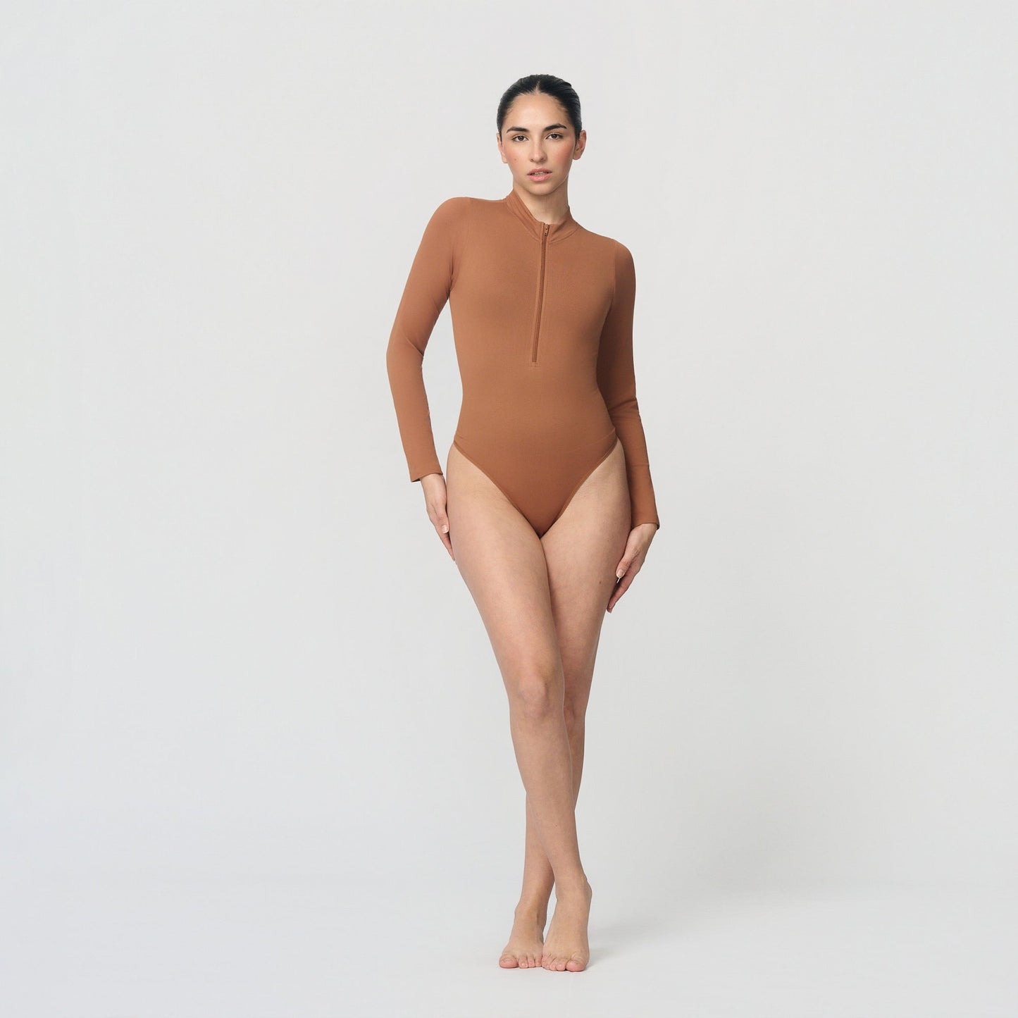 Seamless body with zipper and long sleeves