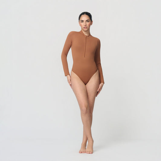 Seamless body with zipper and long sleeves