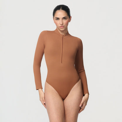 Seamless body with zipper and long sleeves