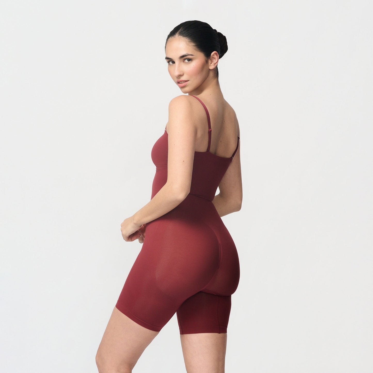 Seamless shaping body with lift and support