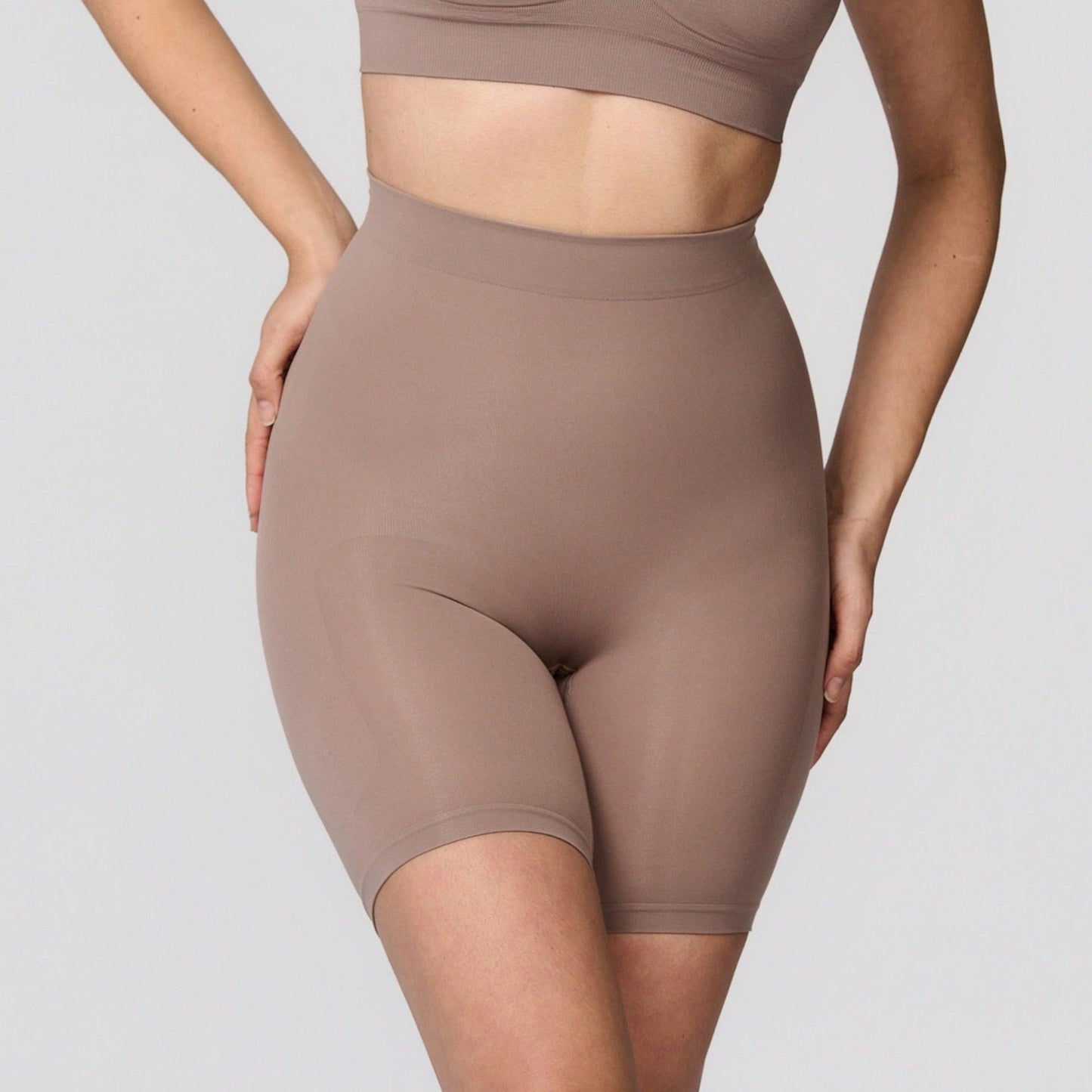 Seamless shaping shorts