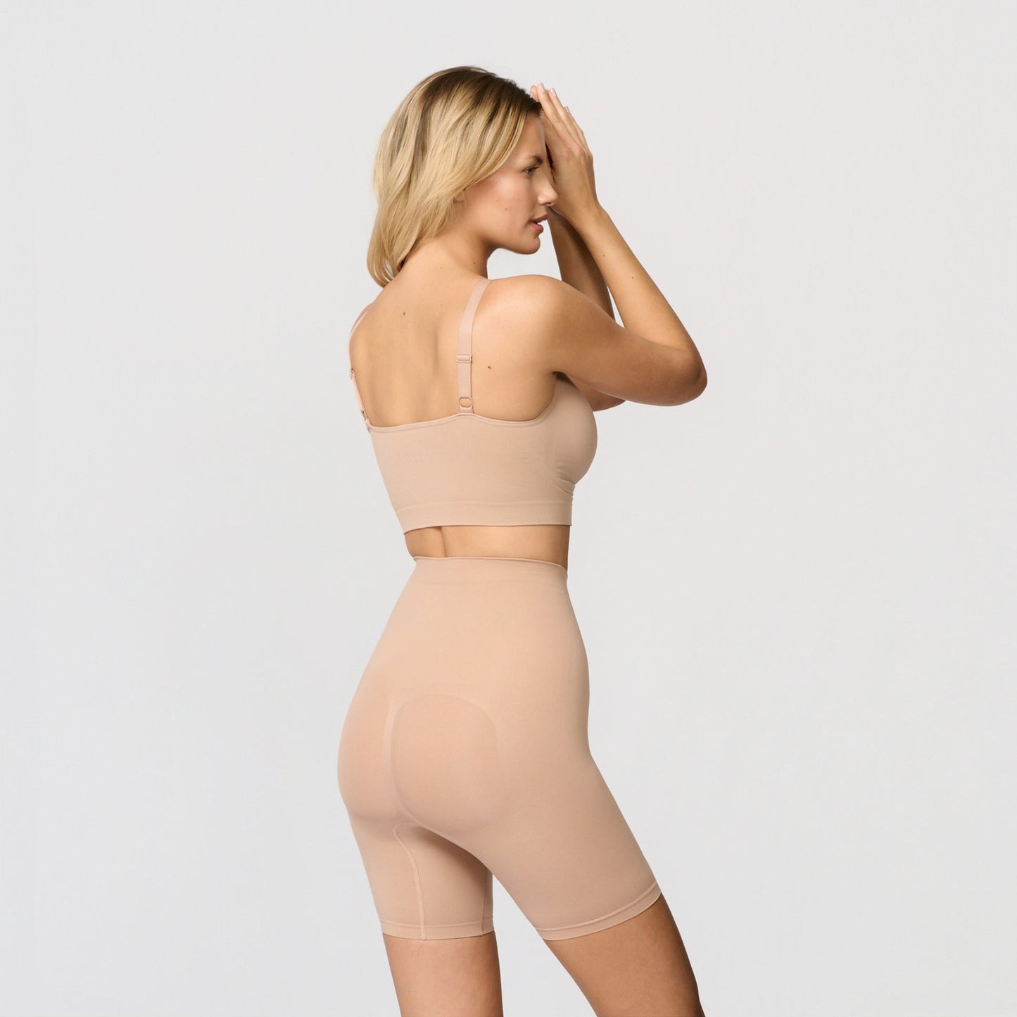 Seamless shaping shorts