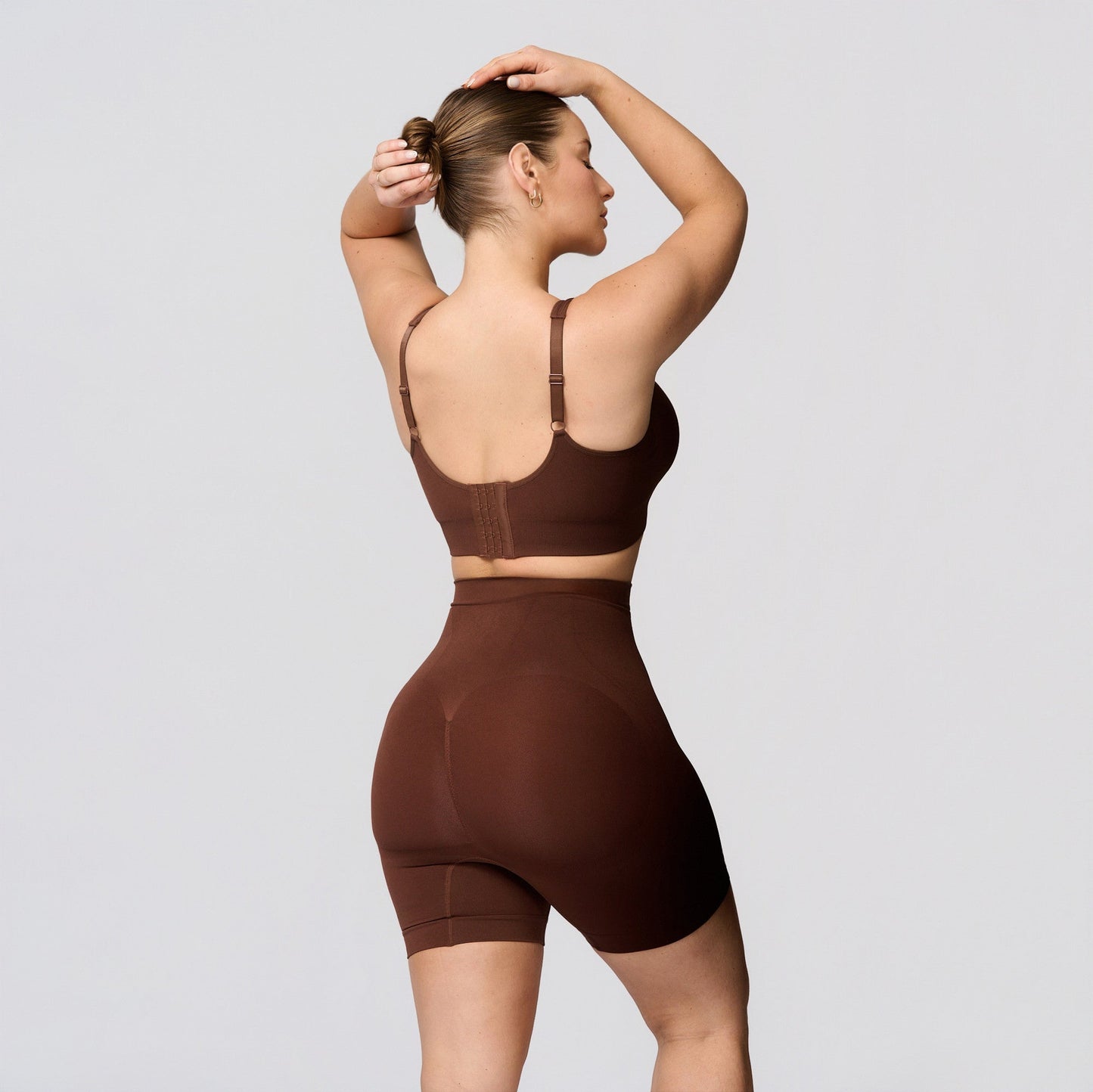 Seamless shaping shorts